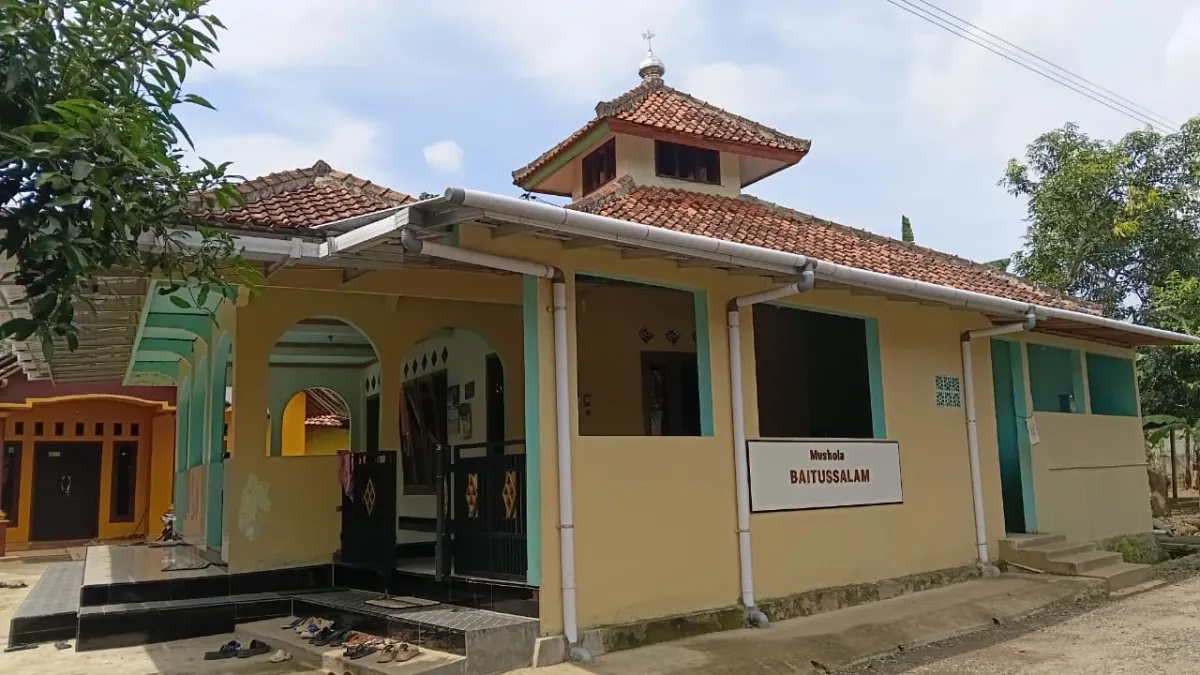 Mushola Baytusallam: Tempat Beribadah yang Menyatu dengan Kehidupan Warga Cilacap